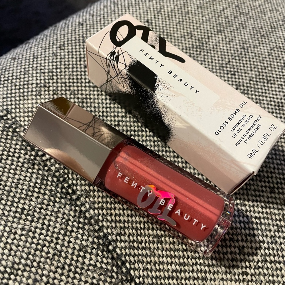 NIB Fenty Beauty Gloss Bomb Oil - Fu$$y color
